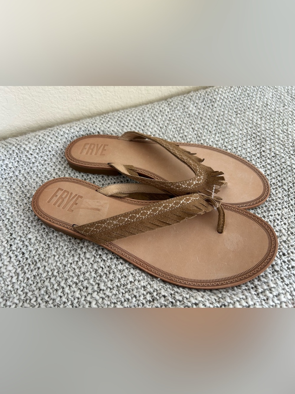 Frye Ava Fringe Suede Sandal Thong Flip Flop Almond / Tan Color Women 9.5M NWOT